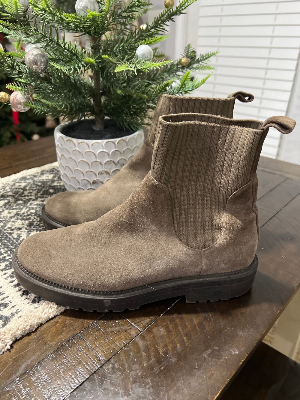 Blondo Hallie boots size 8.5 beige tan
